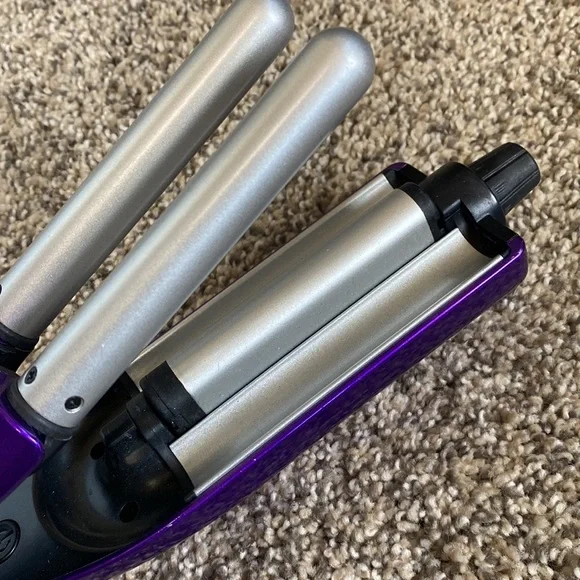 Bed Head A-Wave-We-Go Adjustable Ceramic Hair Waver - Picture 4 of 7